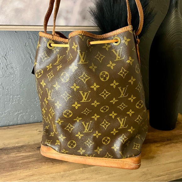Louis Vuitton Brown Monogram Shoulder Bag with Vachetta Leather - Picture 2 of 9